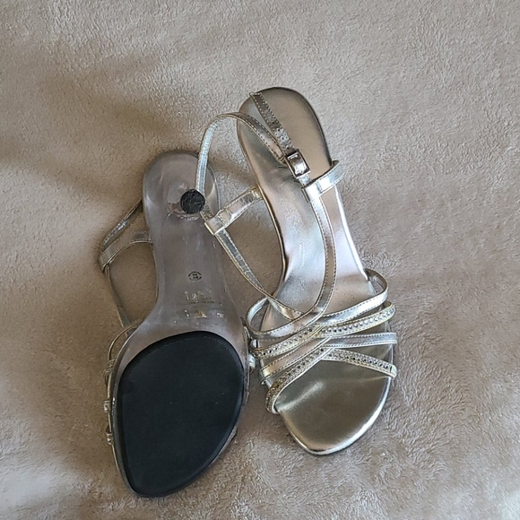 Heels - Picture 2 of 3